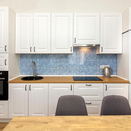 Leogrand Three Bedrooms Vip Apartments On Kniazia Romana 12 Lviv Eksteriør bilde