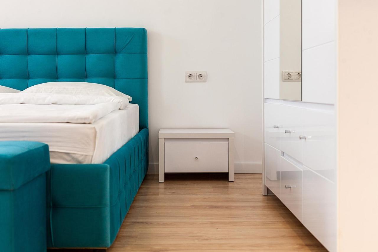 Leogrand Three Bedrooms Vip Apartments On Kniazia Romana 12 Lviv Eksteriør bilde